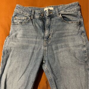 💥4/$20 H&M womens/juniors jeans. Size 6. Boot cut. Worn twice. BUNDLE & SAVE